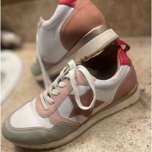 GC women’s sneakers